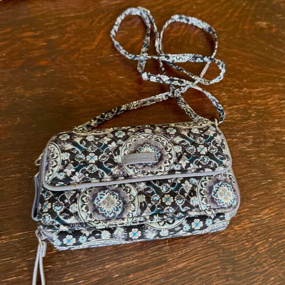 Vera Bradley small crossbody purse wallet b/w/blue floral excellent condition - Picture 14 of 14